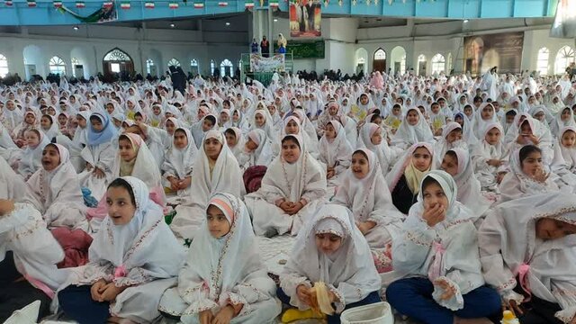 جشن تکلیف ۲ هزار دانش‌آموز دختر در آمل برگزار شد